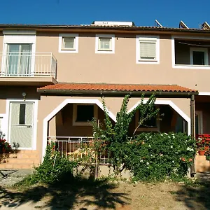 https://apartment-rooms-roza.in-istria.net